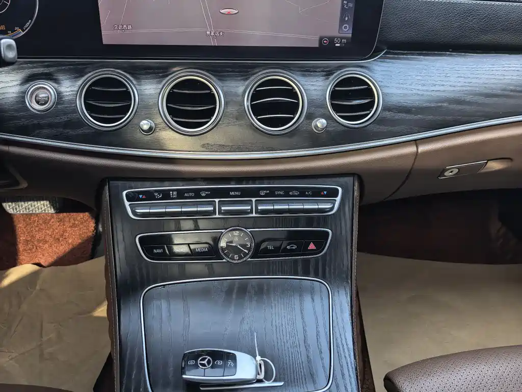 Mercedes-Benz E-Class 2019 — фото 12