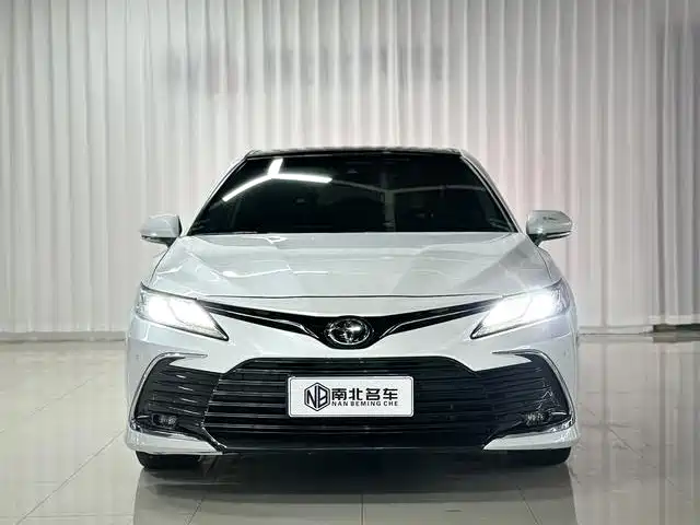 Toyota Camry 2024 — фото 2