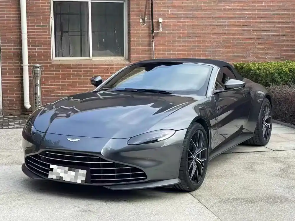 Aston Martin V8 Vantage 2021