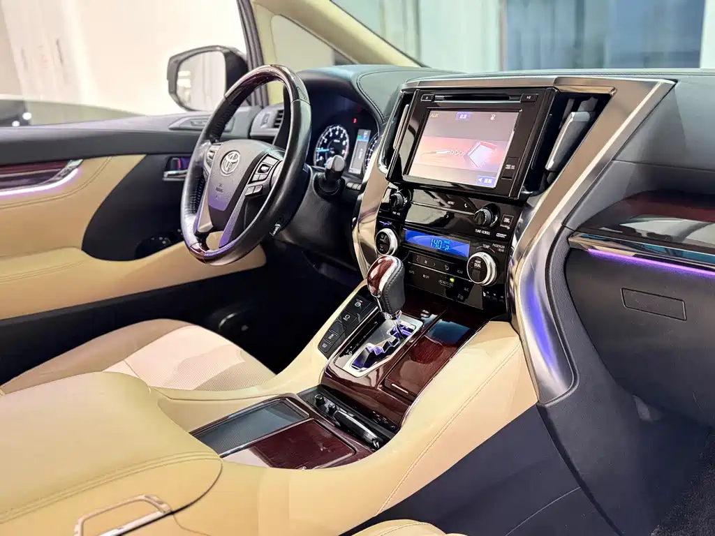 Toyota Alphard 2018 — фото 15