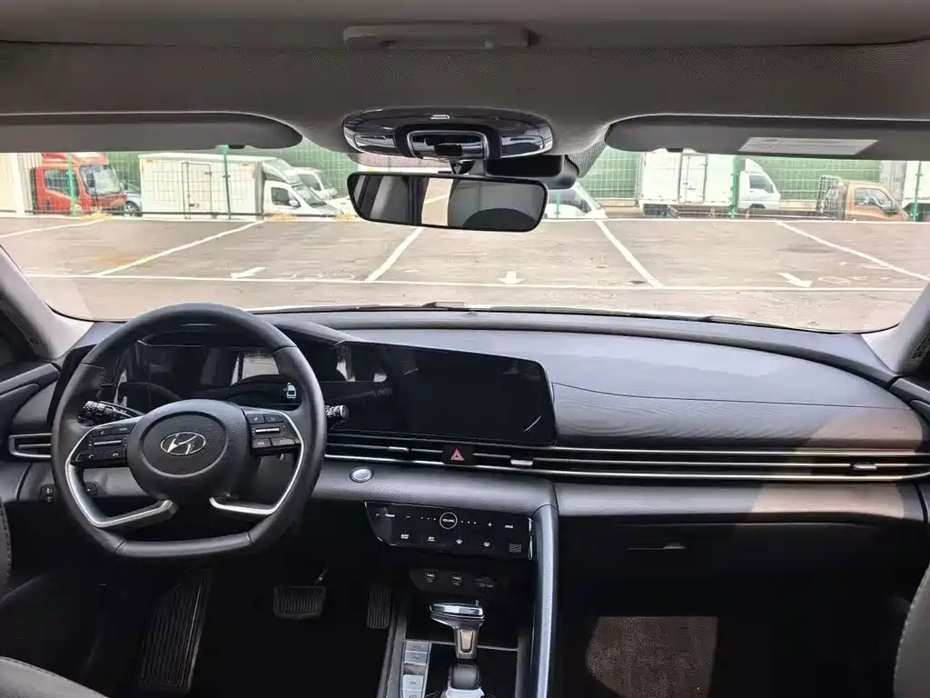 Hyundai Elantra 2023