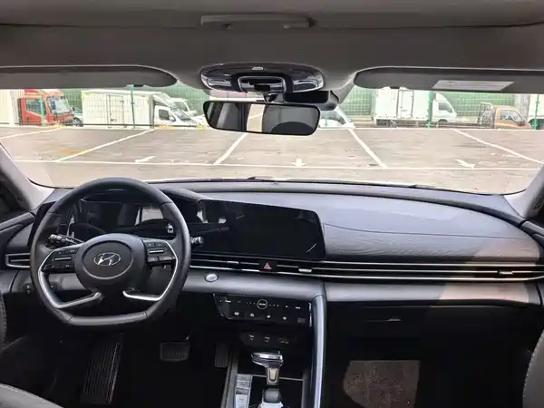 Hyundai Elantra 2023