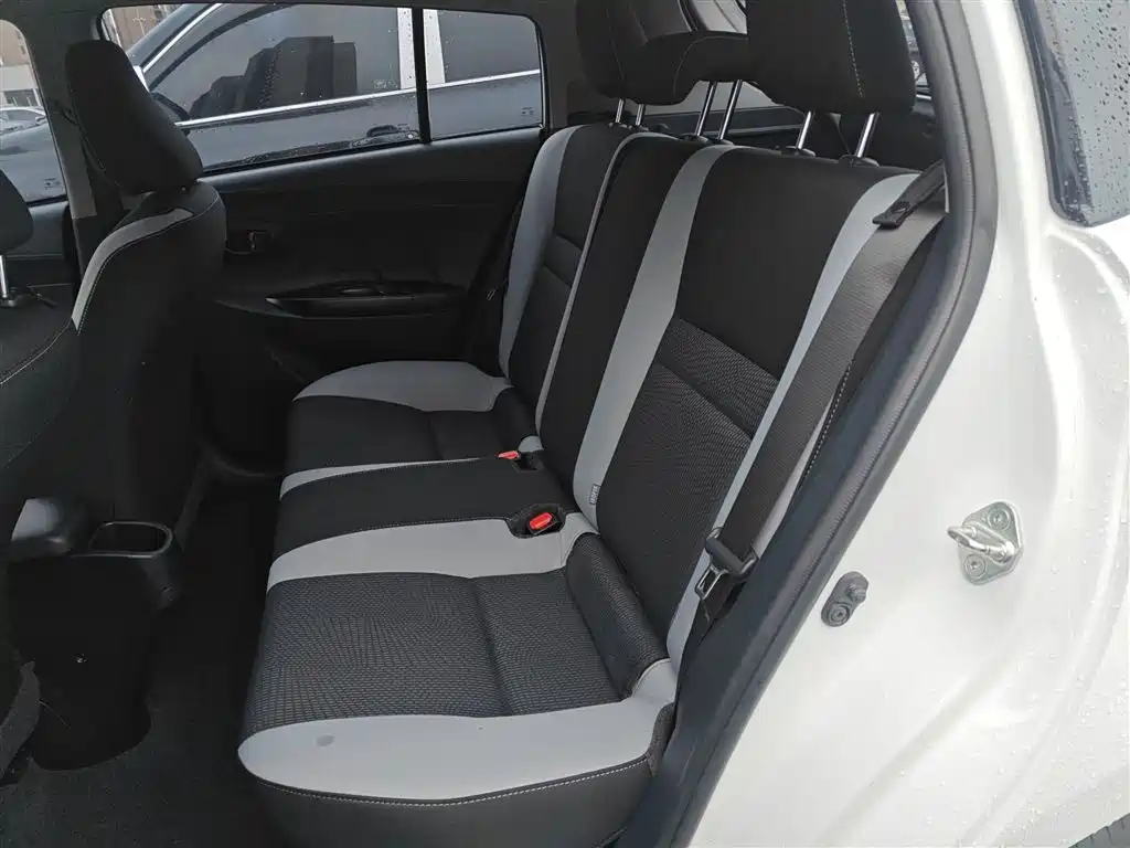 Toyota Yaris L 2020 — фото 17