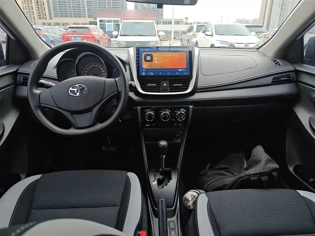 Toyota Yaris L 2020 — фото 10