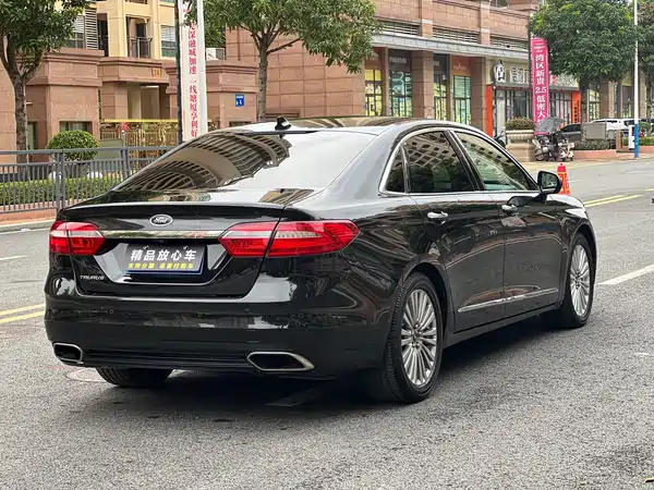 Ford Taurus 2017