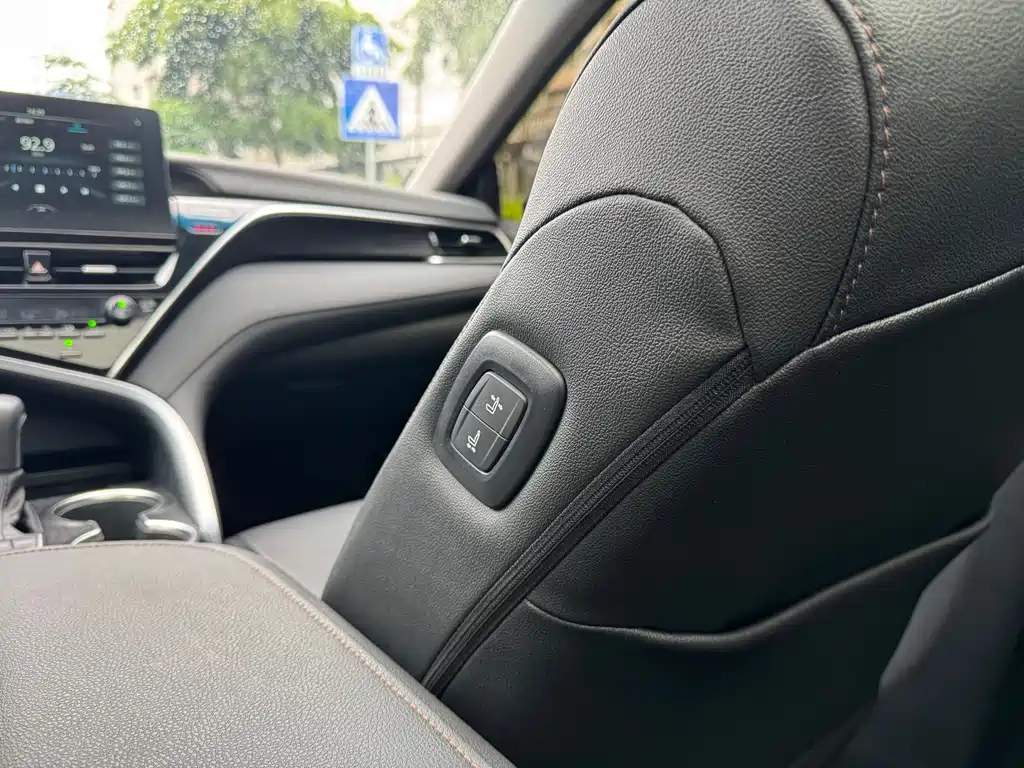 Toyota Camry 2022 — фото 15