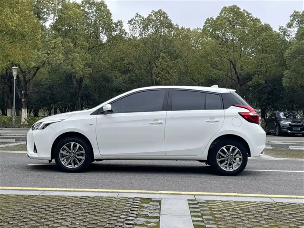 Toyota Yaris L 2021 — фото 22