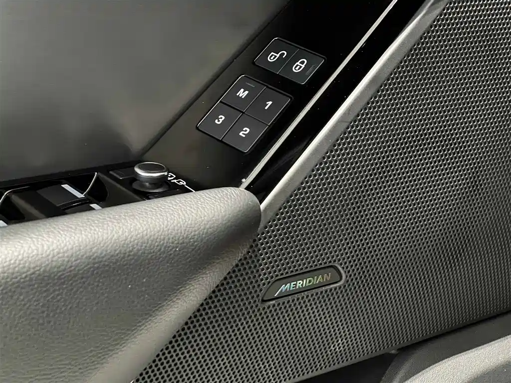 Land Rover Velar 2018 — фото 14