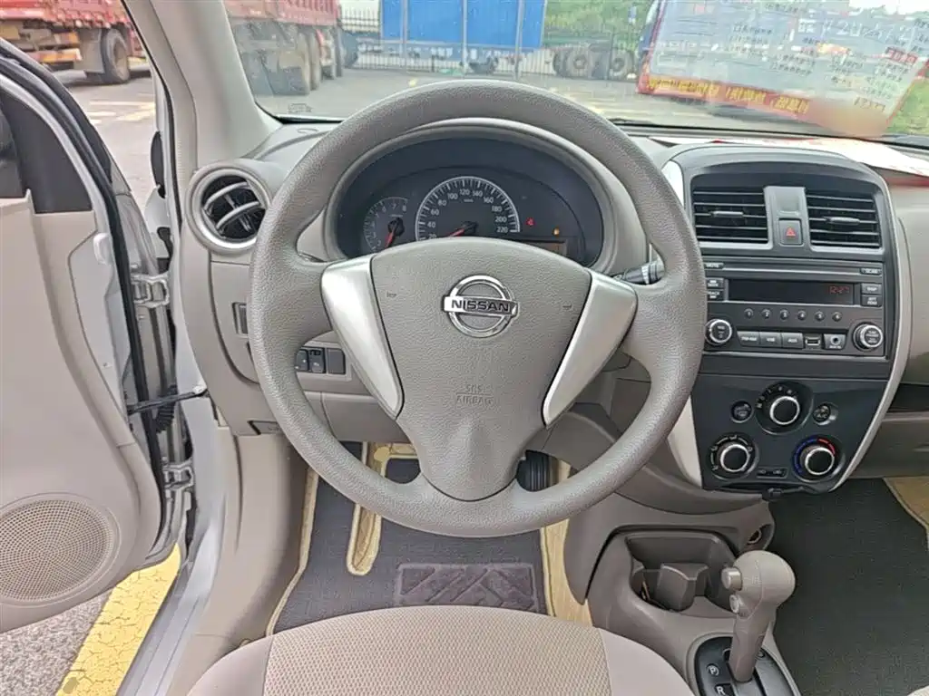 Nissan Sunny 2015 — фото 11