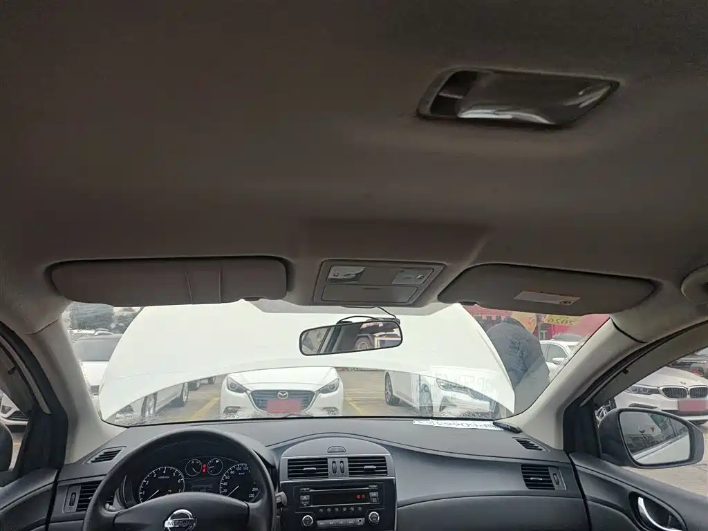 Nissan Tiida 2015 — фото 18