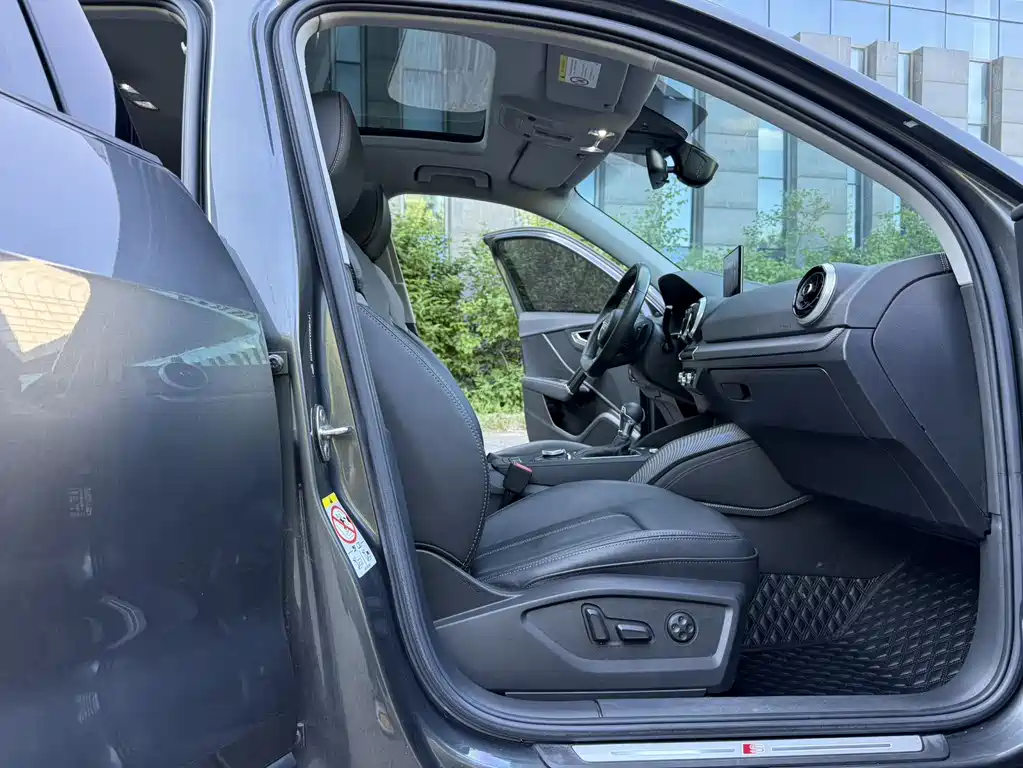 Audi Q2L 2023 — фото 14