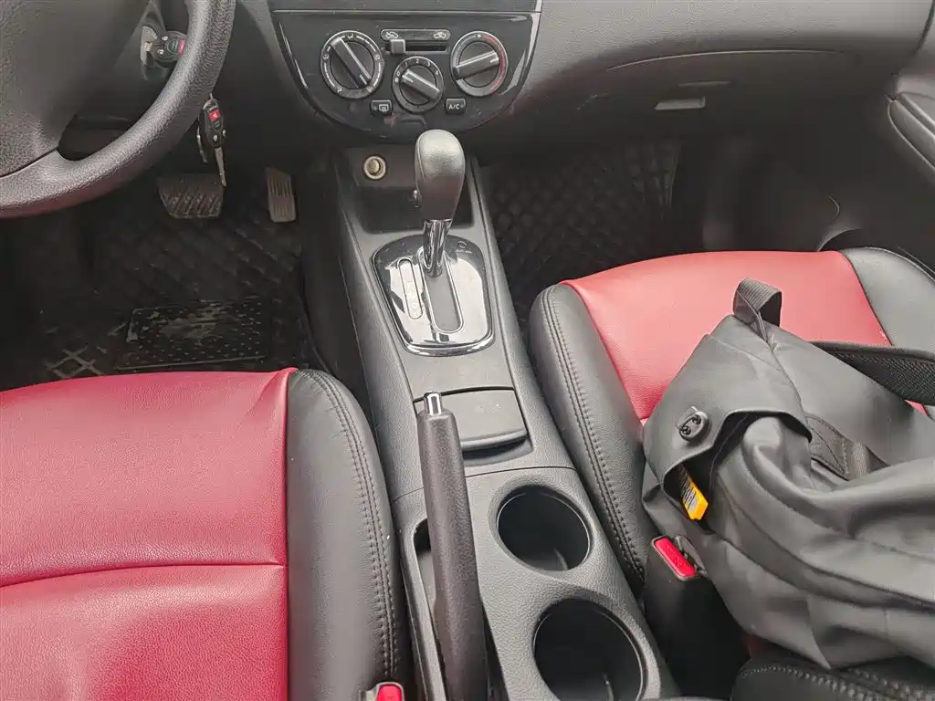 Nissan Tiida 2015 — фото 14