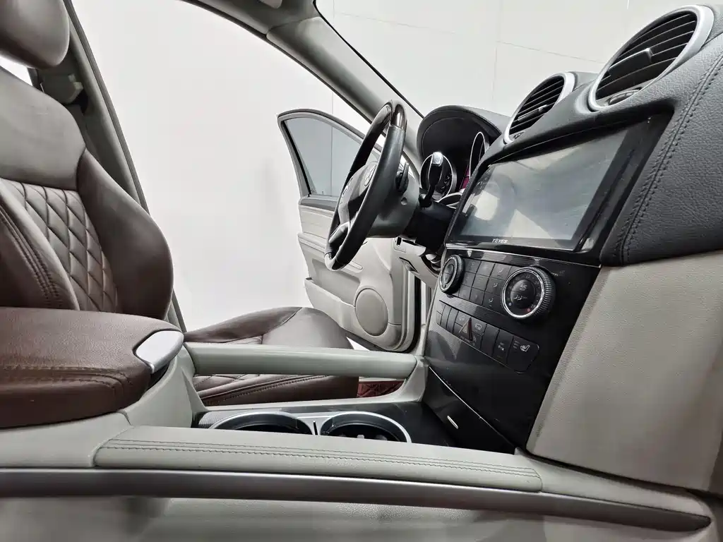 Mercedes-Benz M-Class 2011 — фото 15