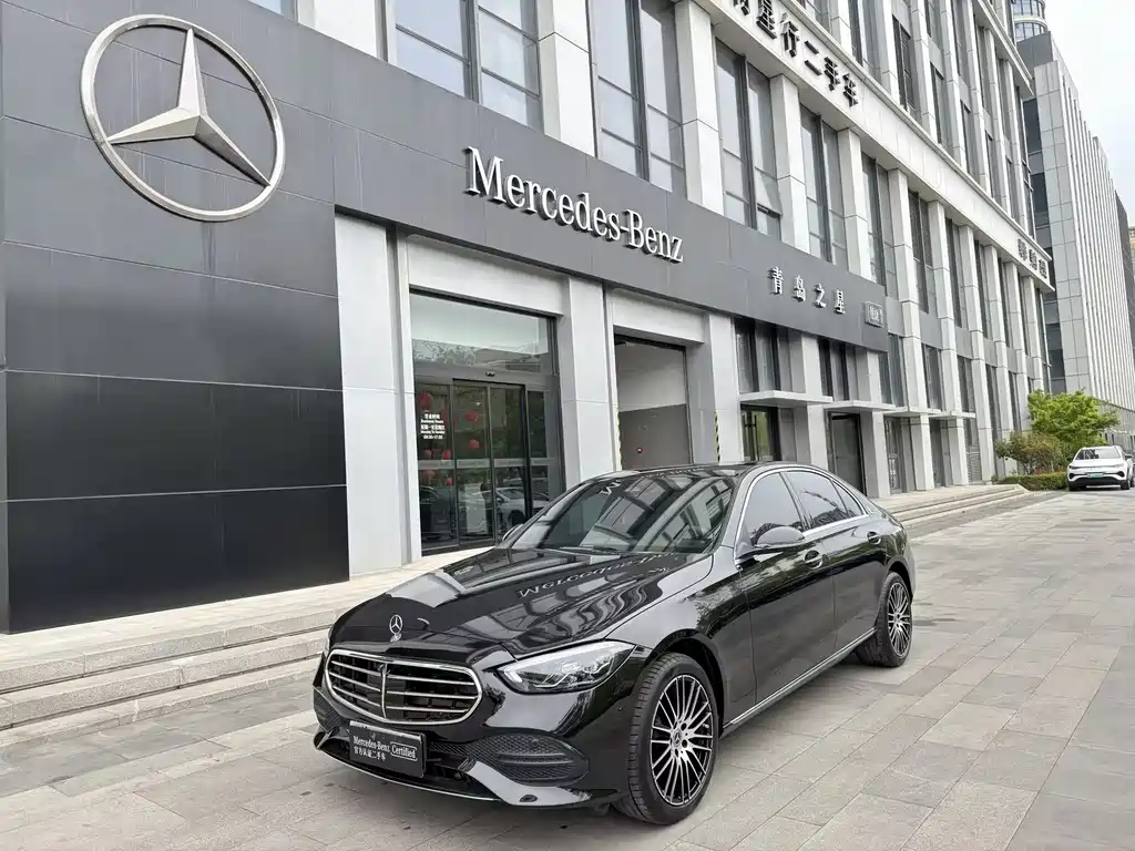 Mercedes-Benz C-Class 2025 — фото 1