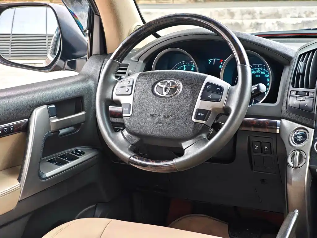 Toyota Land Cruiser 2011 — фото 11