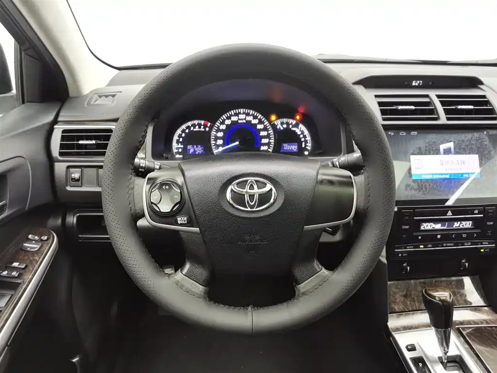 Toyota Camry 2016 — фото 11