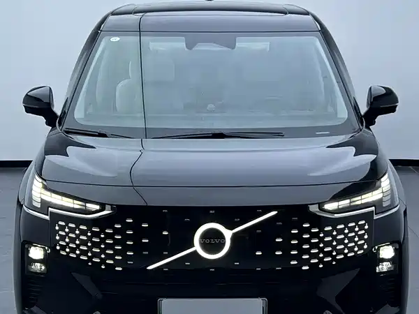 Volvo EM90 2024