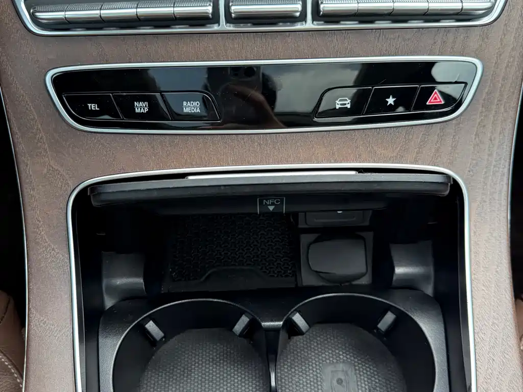 Mercedes-Benz E-Class 2021 — фото 14