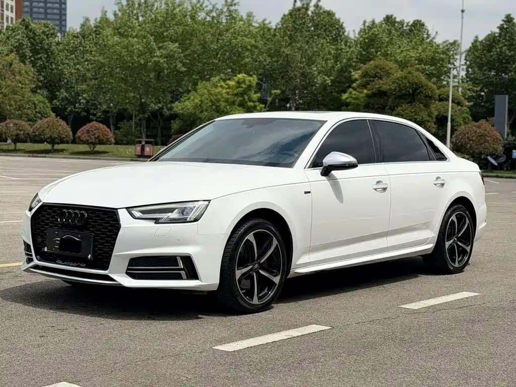 Audi A4L 2020 — фото 1