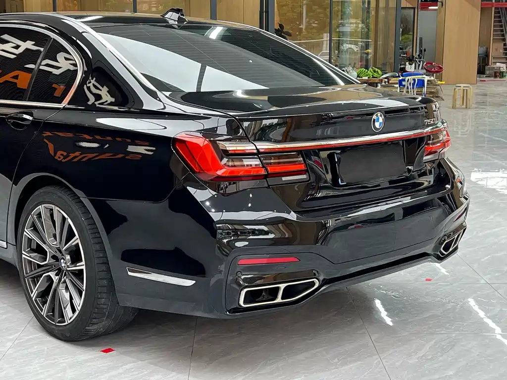 BMW 7 Series 2012 — фото 13