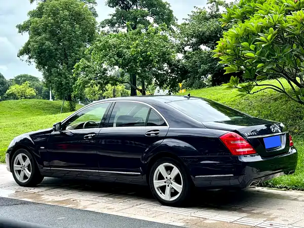 Mercedes-Benz S-Class 2011