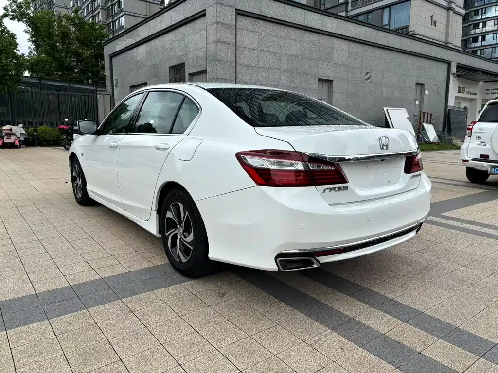 Honda Accord 2017 — фото 7