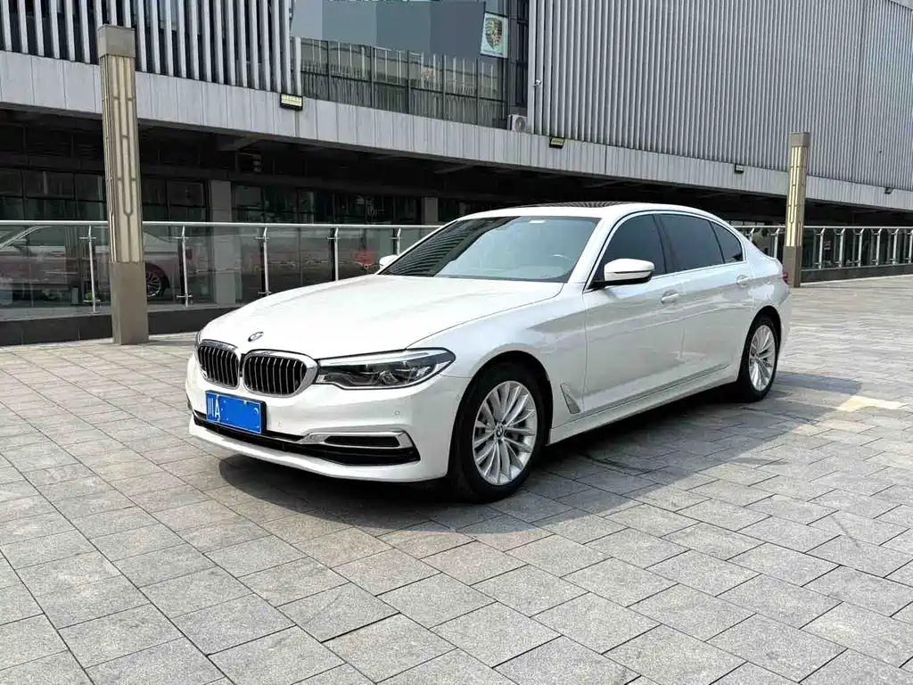 BMW 5 Series 2020 — фото 1