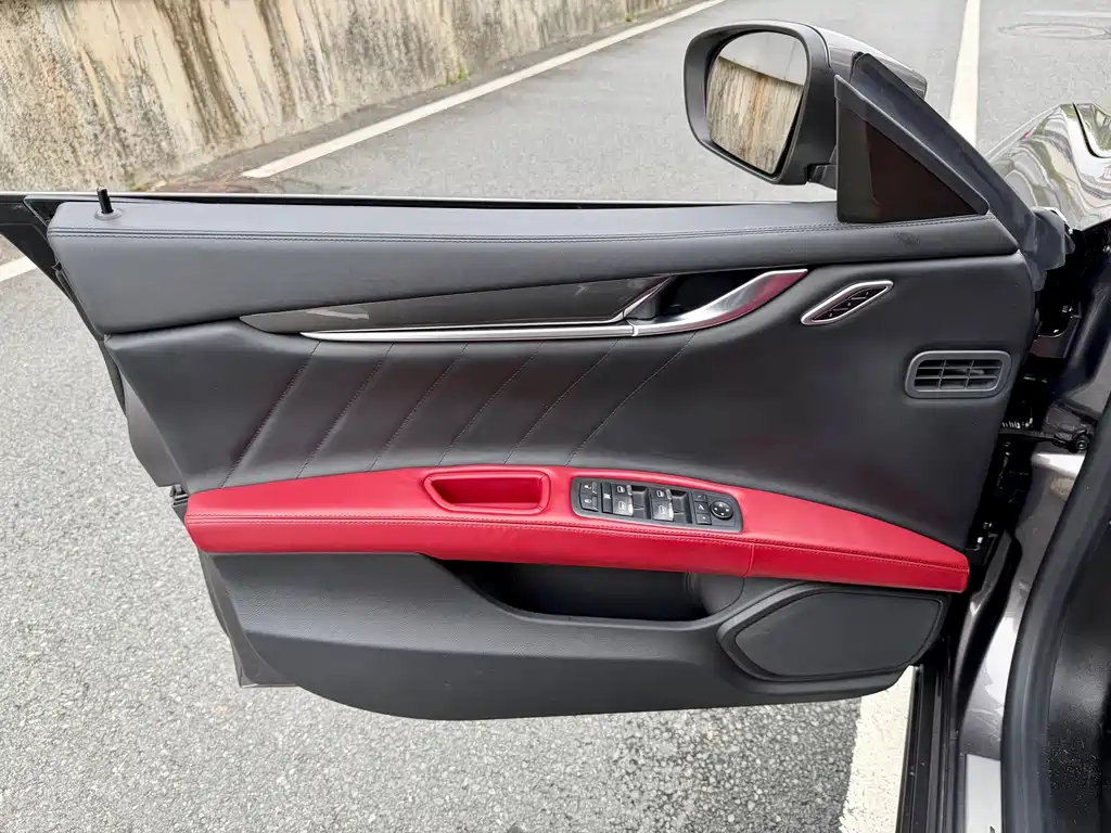 Maserati Ghibli 2021 — фото 12
