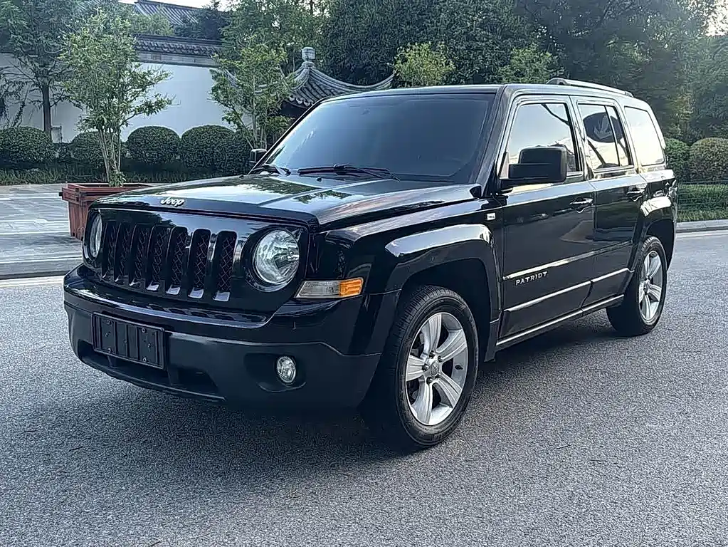 Jeep Freelancer 2014 — фото 1