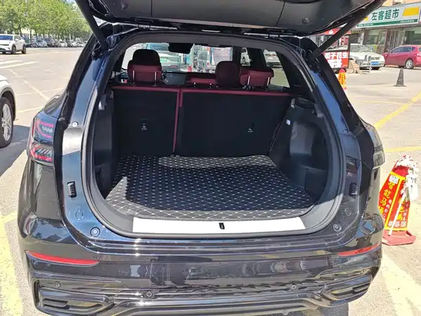 Hongqi HS5 2025