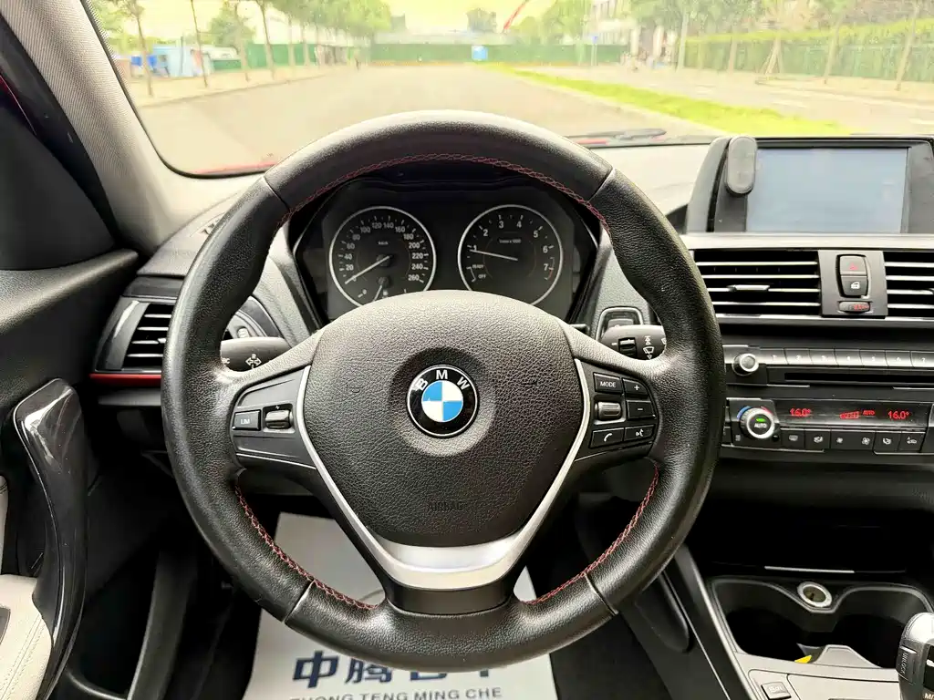 BMW 1 Series 2012 — фото 13