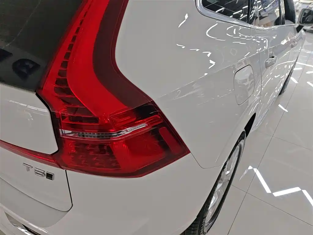 Volvo XC60 2021 — фото 8