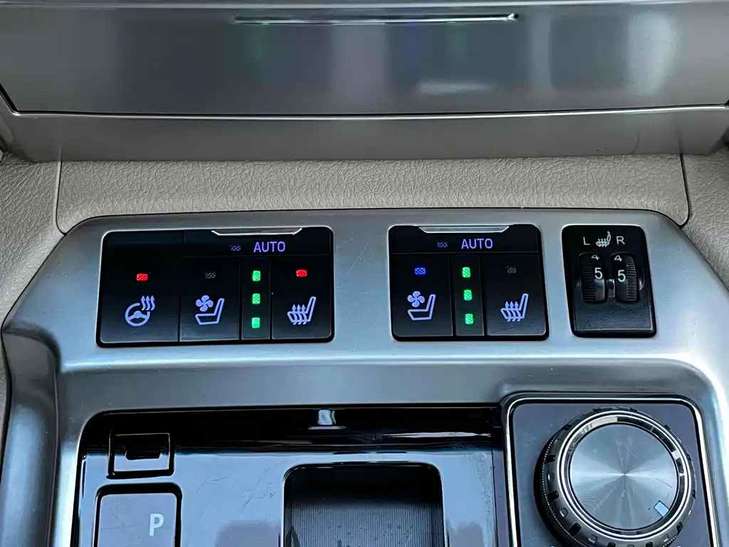 Toyota Land Cruiser 2020 — фото 8