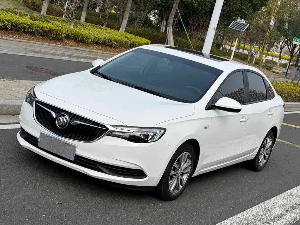 Buick Excelle 2022 — фото 1