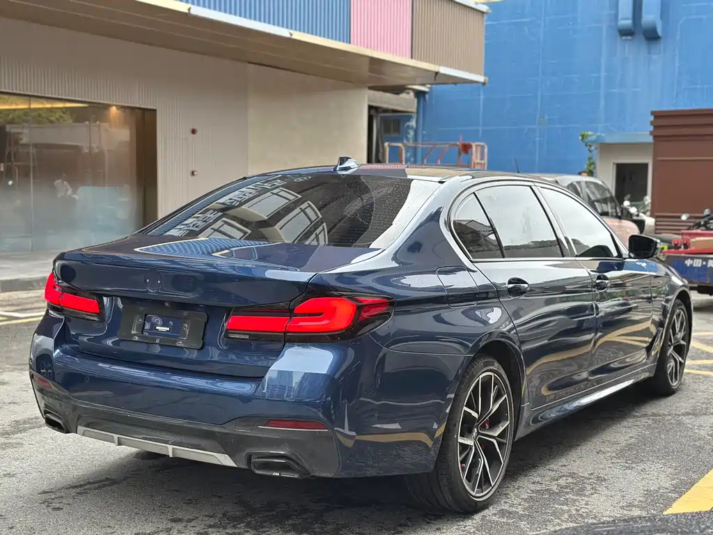 BMW 5 Series 2022 — фото 10