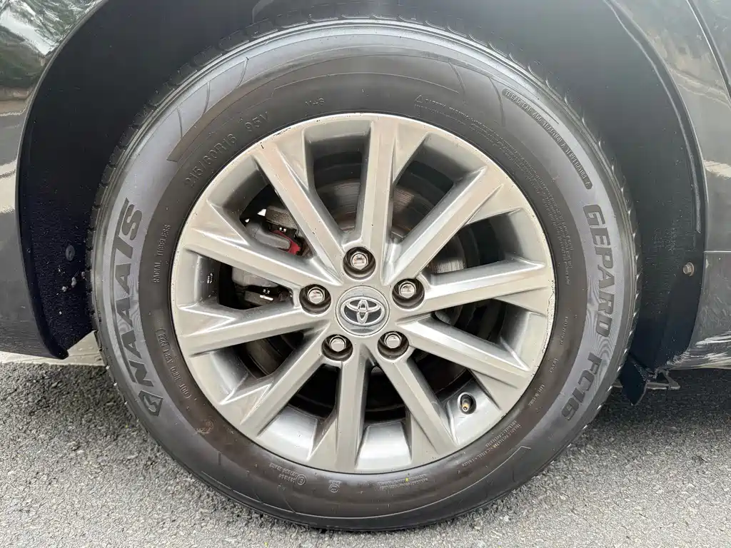Toyota Camry 2016 — фото 14