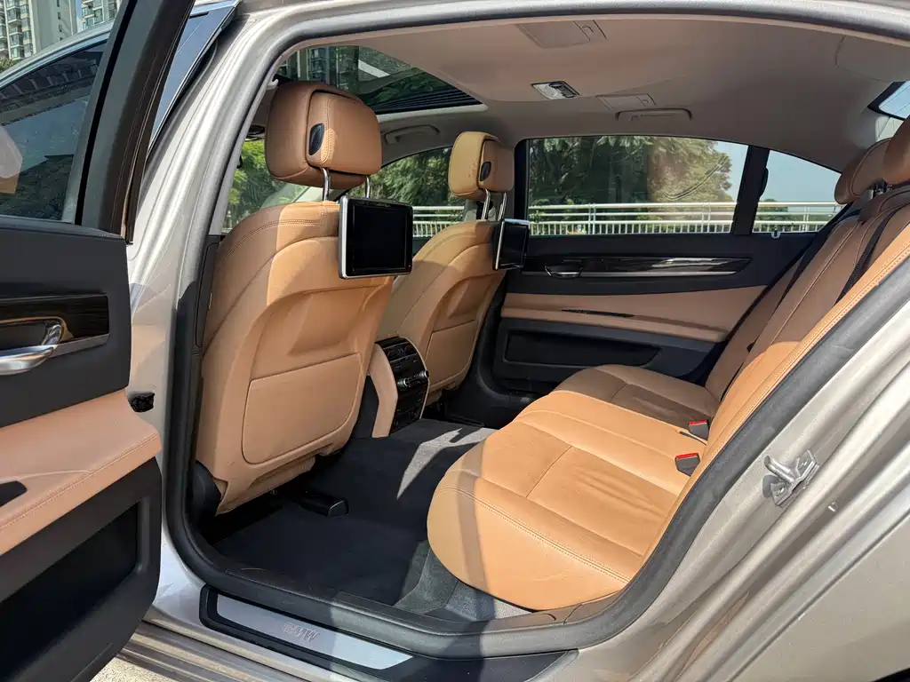 BMW 7 Series 2015 — фото 13