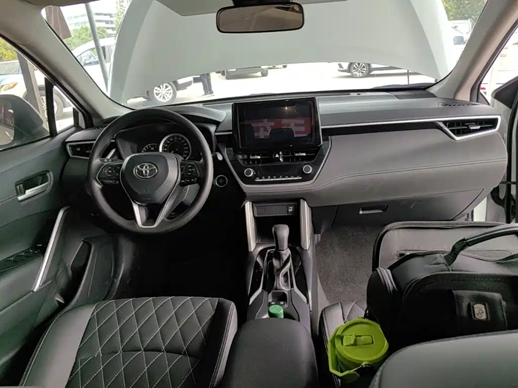 Toyota Corolla Cross 2022 — фото 10