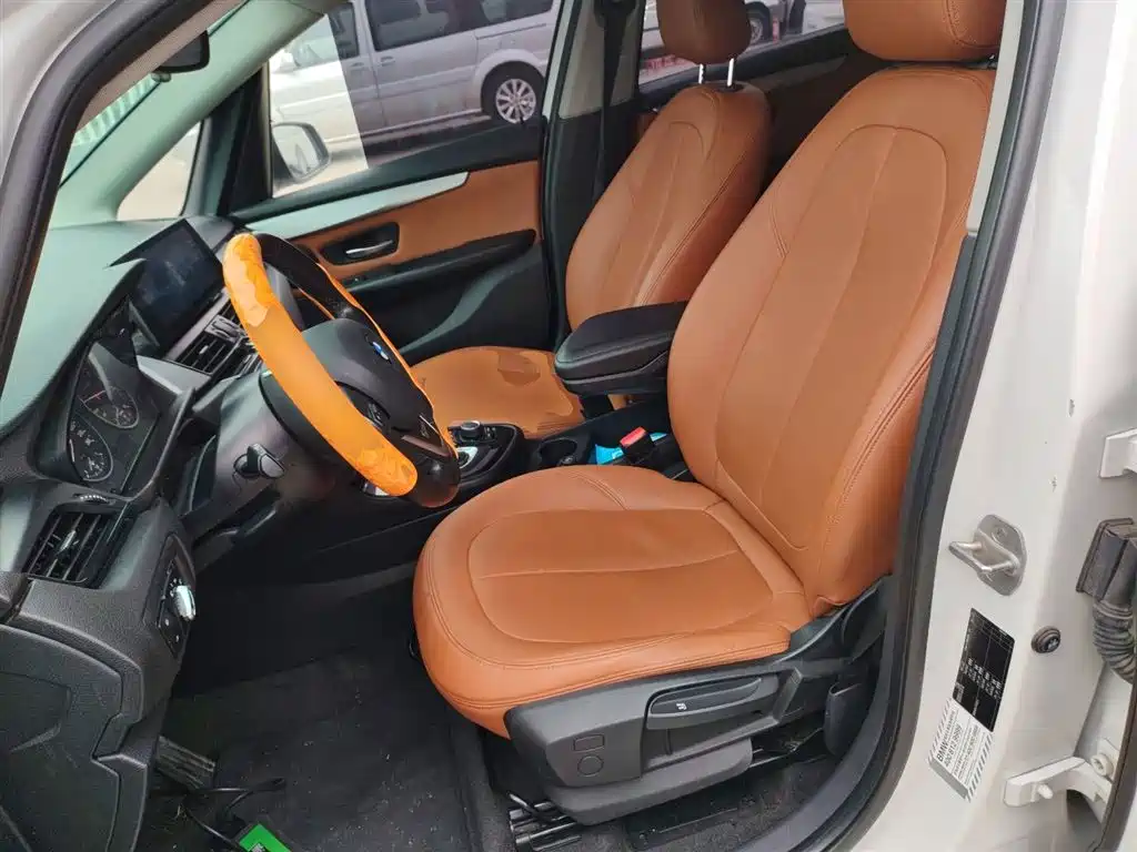BMW 2 Series Active Tourer 2018 — фото 11