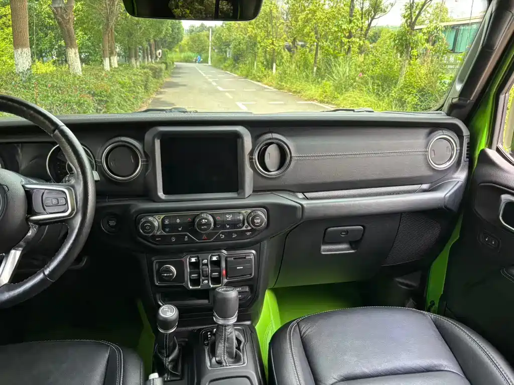 Jeep Wrangler 2020 — фото 12