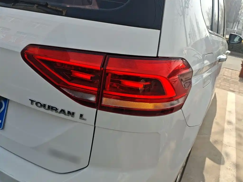 Volkswagen Touran 2018 — фото 8