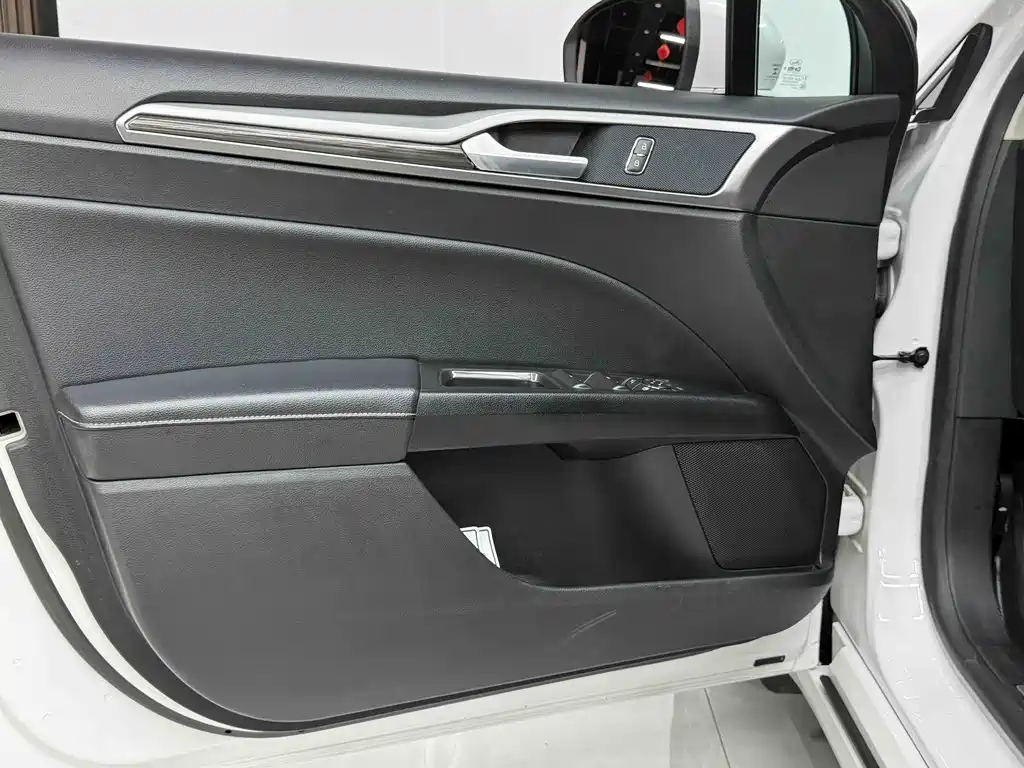 Ford Mondeo 2020 — фото 16