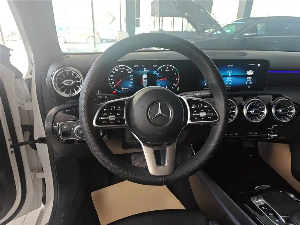 Mercedes-Benz A-Class 2019 — фото 7