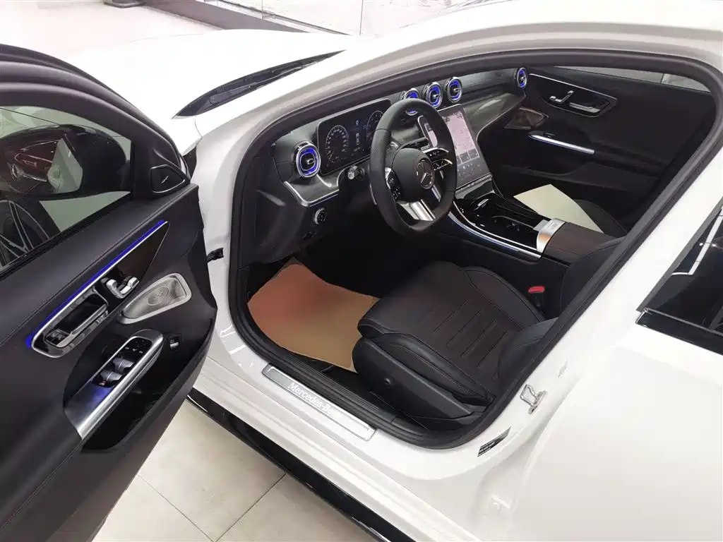 Mercedes-Benz C-Class 2023 — фото 16