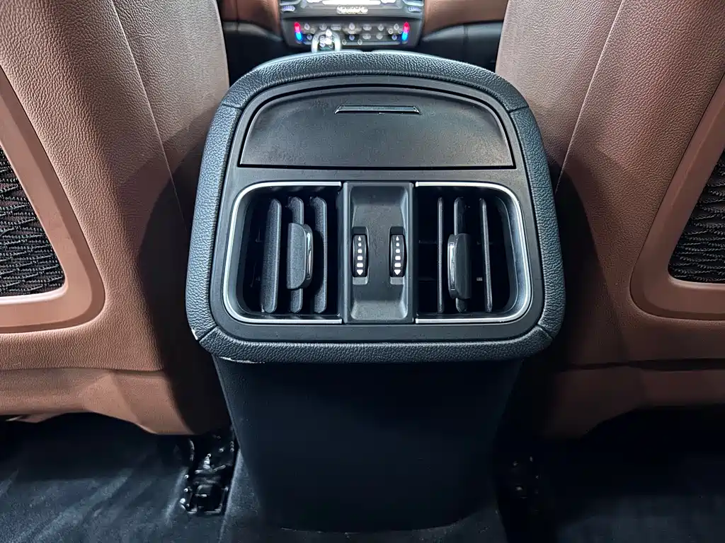 Maserati Levante 2019 — фото 9