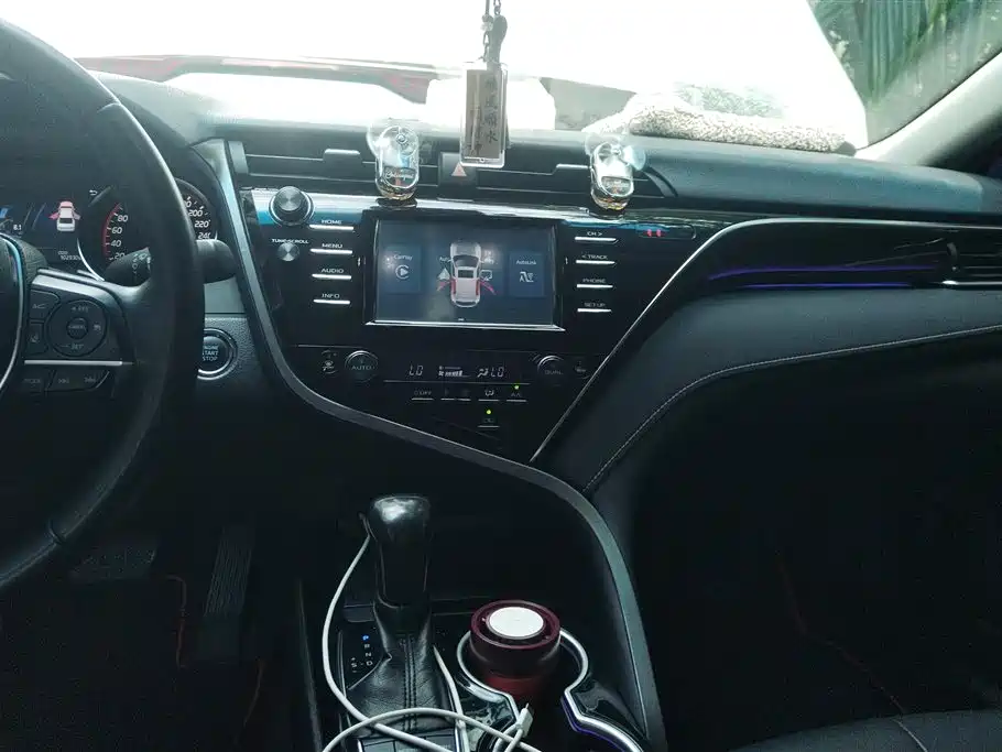 Toyota Camry 2018 — фото 13