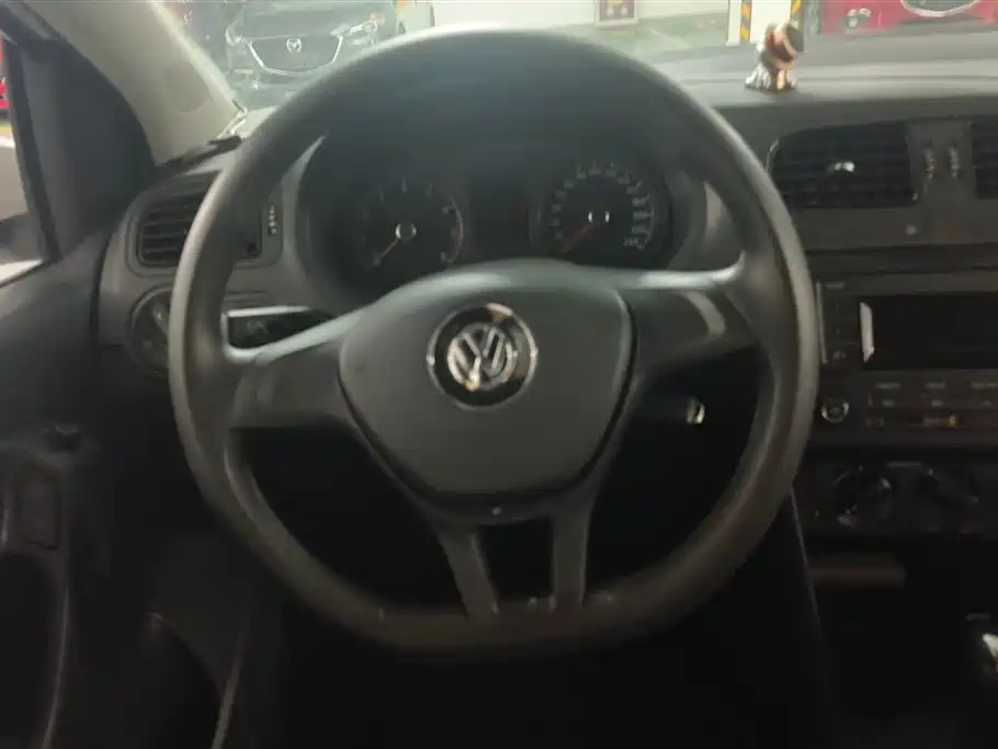 Volkswagen Polo 2017 — фото 15