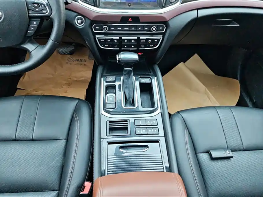 GAC Trumpchi GS8 2018 — фото 16