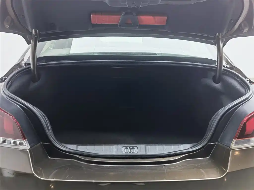 Peugeot 508 2015 — фото 16