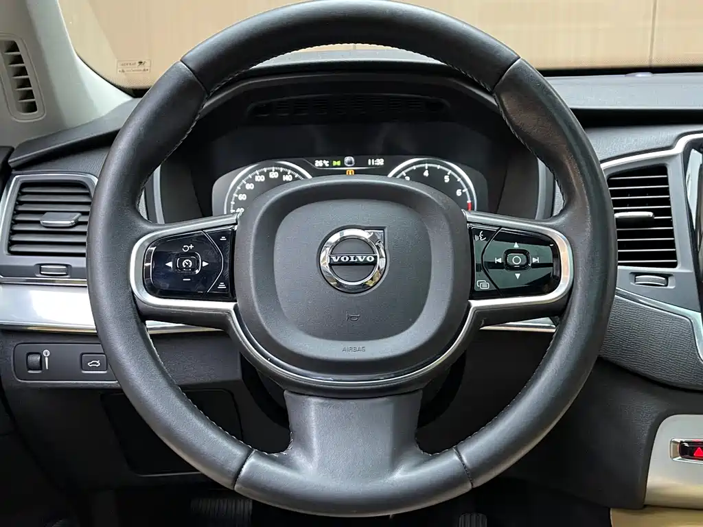 Volvo XC90 2016 — фото 12